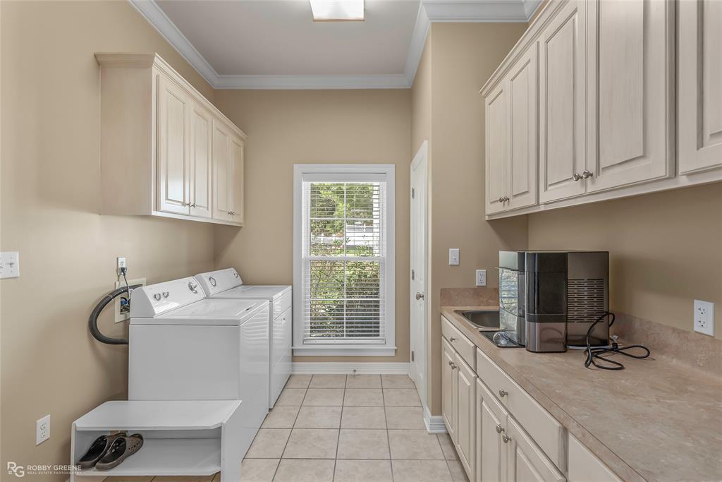 90 La Belle Court Property Photo 24