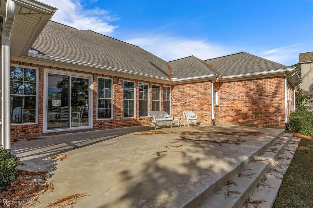 90 La Belle Court Property Photo 26