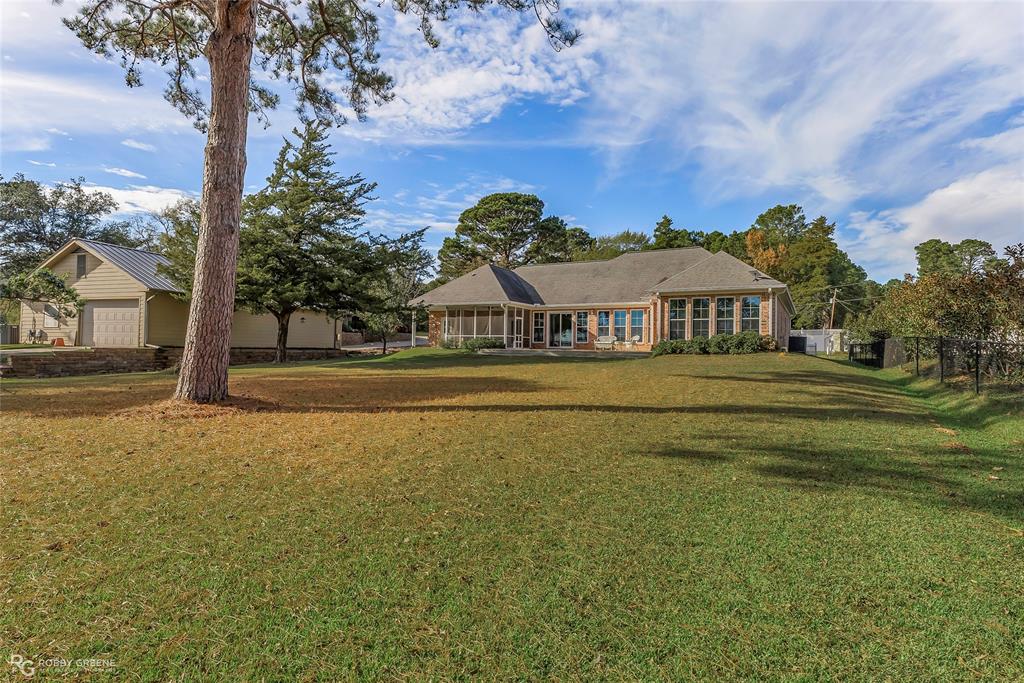 90 La Belle Court Property Photo 27