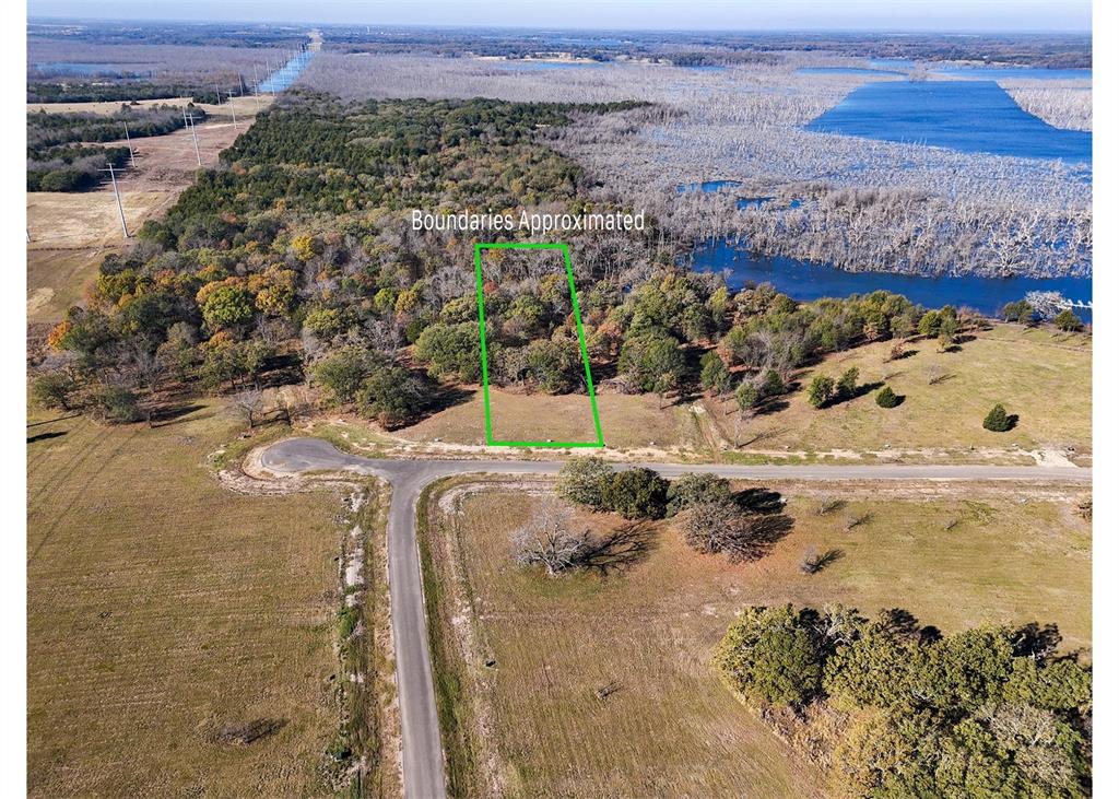 245 Shoreline Drive Property Photo 3