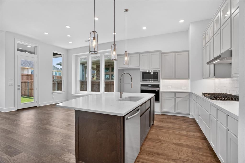 7825 Winterbloom Way Property Photo 2