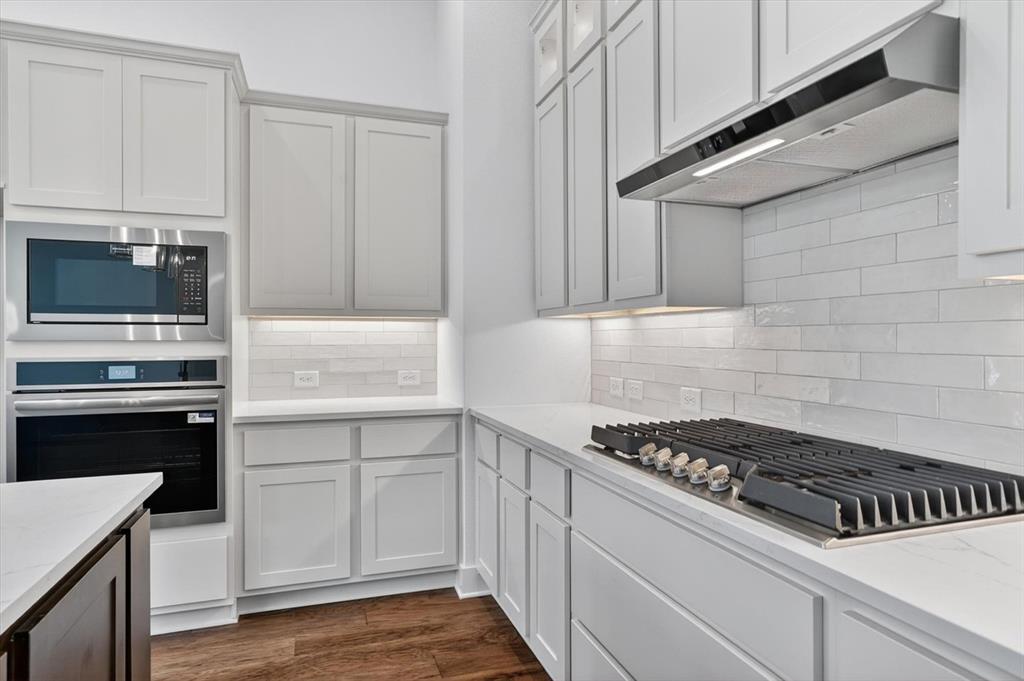 7825 Winterbloom Way Property Photo 6