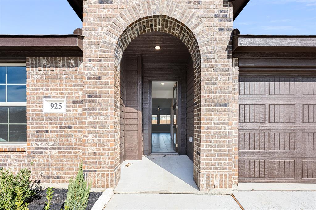 925 Kingbird Lane Property Photo 4