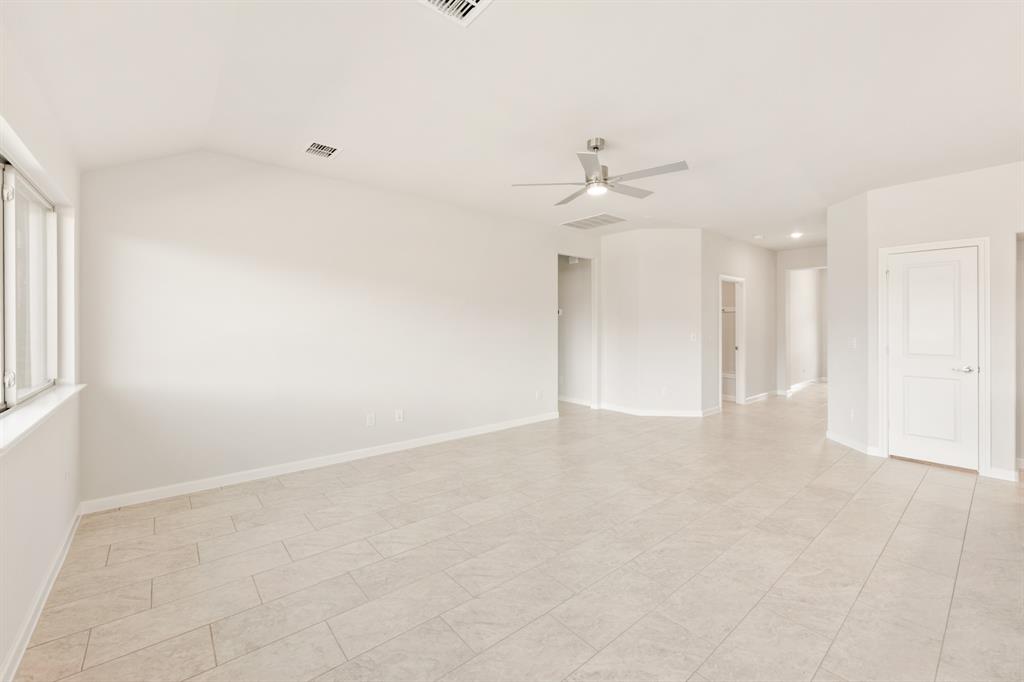 925 Kingbird Lane Property Photo 8