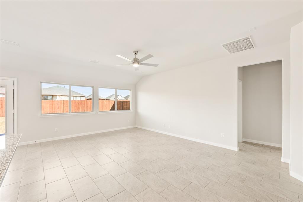 925 Kingbird Lane Property Photo 10