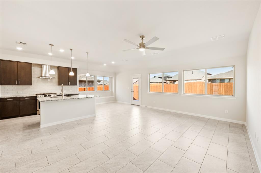 925 Kingbird Lane Property Photo 11