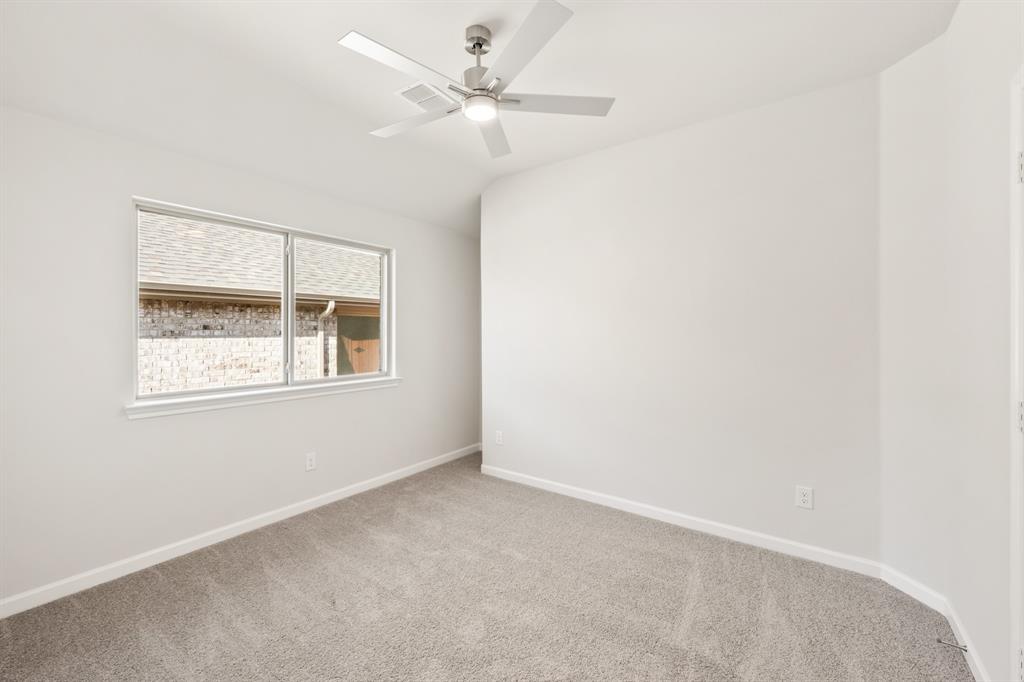 925 Kingbird Lane Property Photo 28