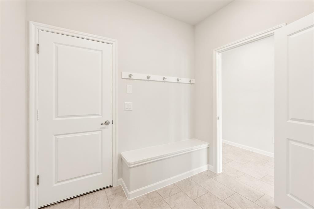 925 Kingbird Lane Property Photo 31