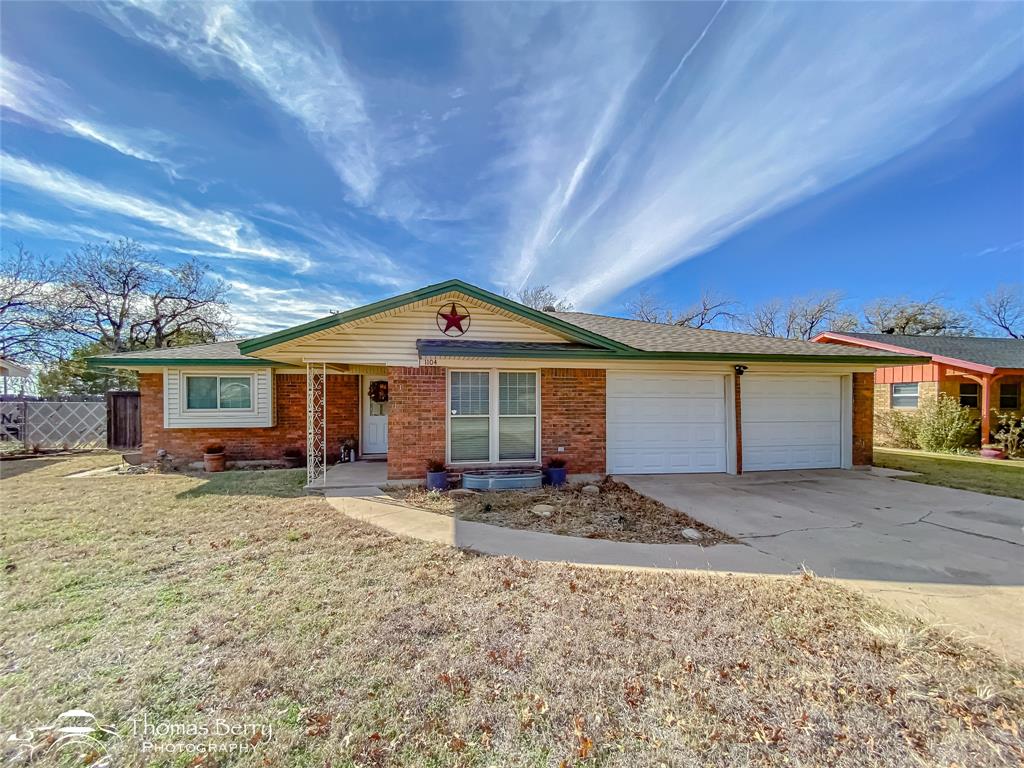 1104 Hickory Street Property Photo 1