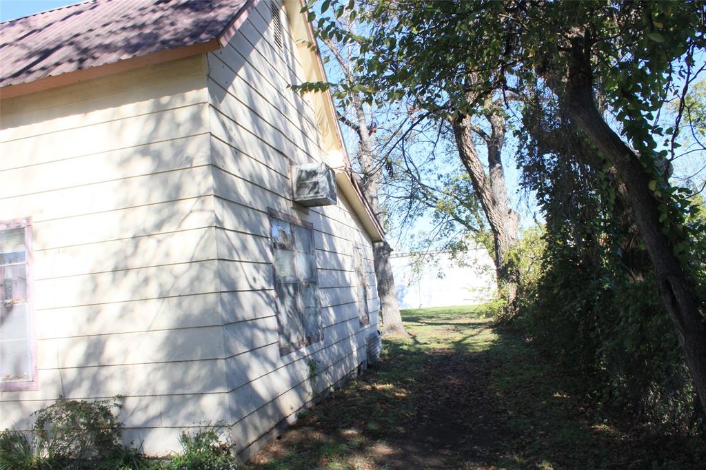 101 E Commerce Property Photo 4