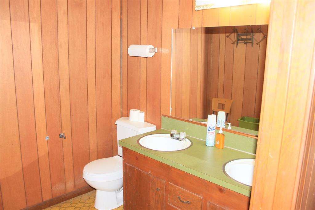 101 E Commerce Property Photo 15