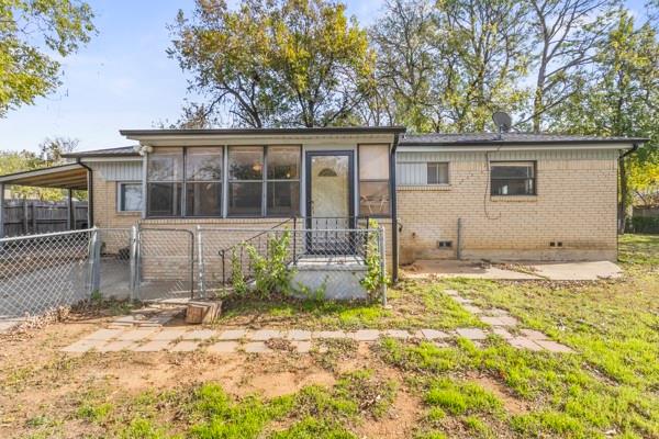 107 S Sheppard Drive Property Photo 1