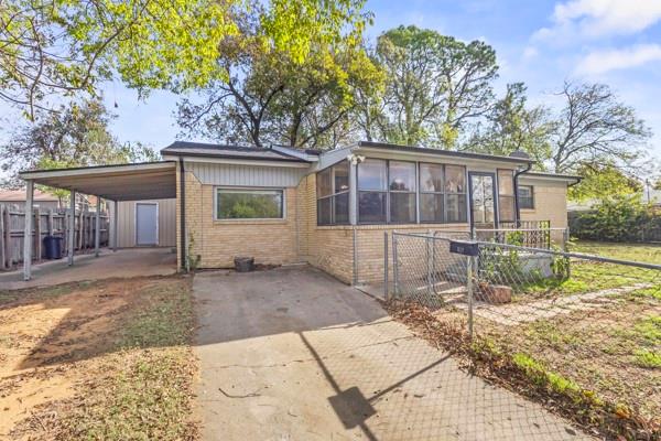 107 S Sheppard Drive Property Photo 2