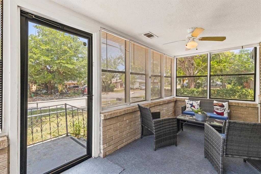 107 S Sheppard Drive Property Photo 3