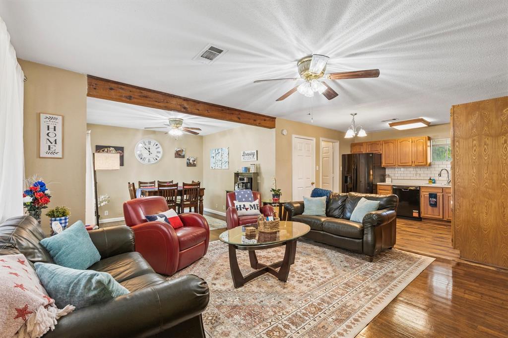 107 S Sheppard Drive Property Photo 4