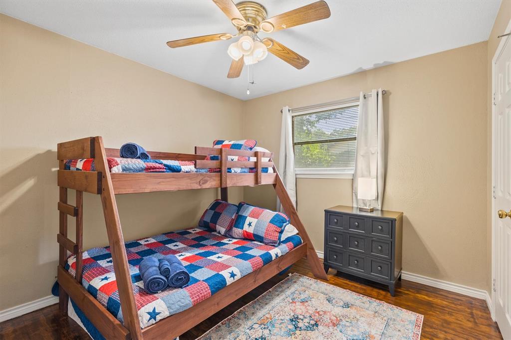 107 S Sheppard Drive Property Photo 10