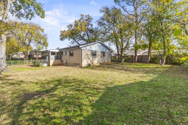 107 S Sheppard Drive Property Photo 14