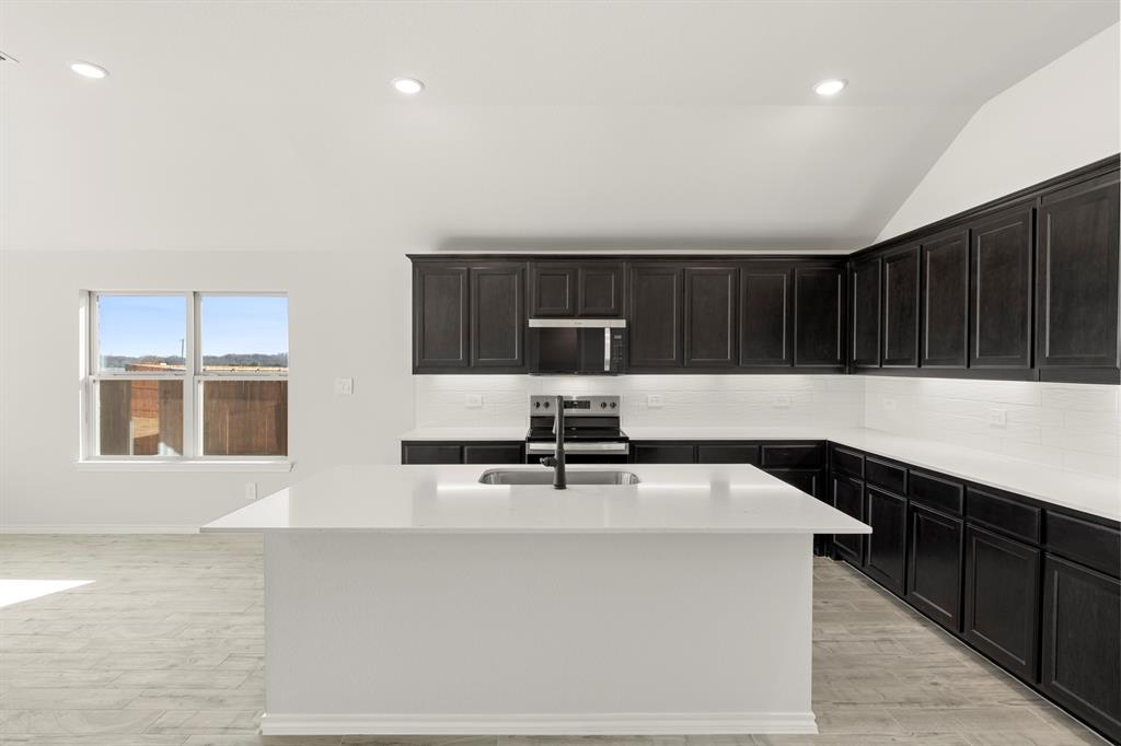 7704 Kingfisher Road Property Photo 4