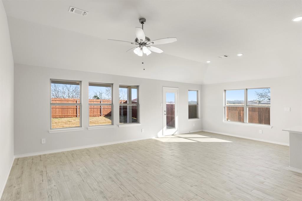 7704 Kingfisher Road Property Photo 10