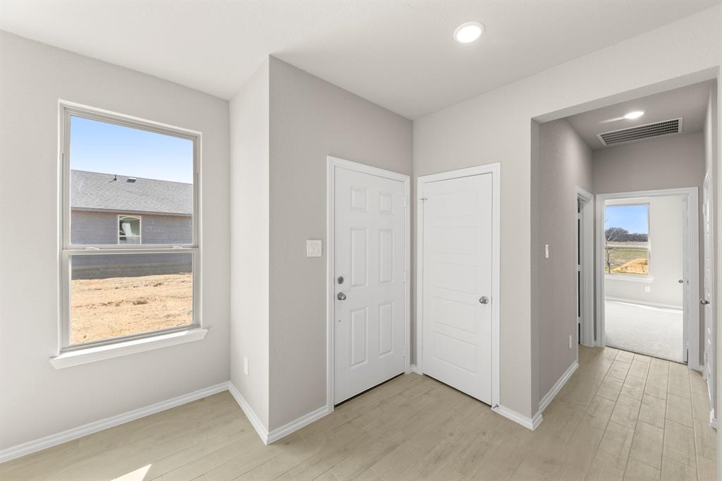 8224 Kingfisher Road Property Photo 3