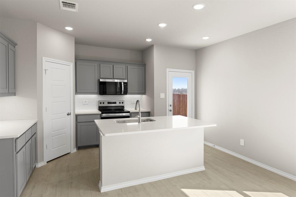 8224 Kingfisher Road Property Photo 7