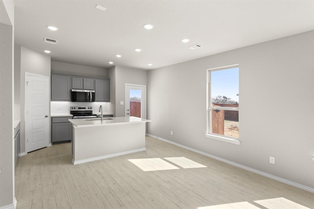8224 Kingfisher Road Property Photo 8