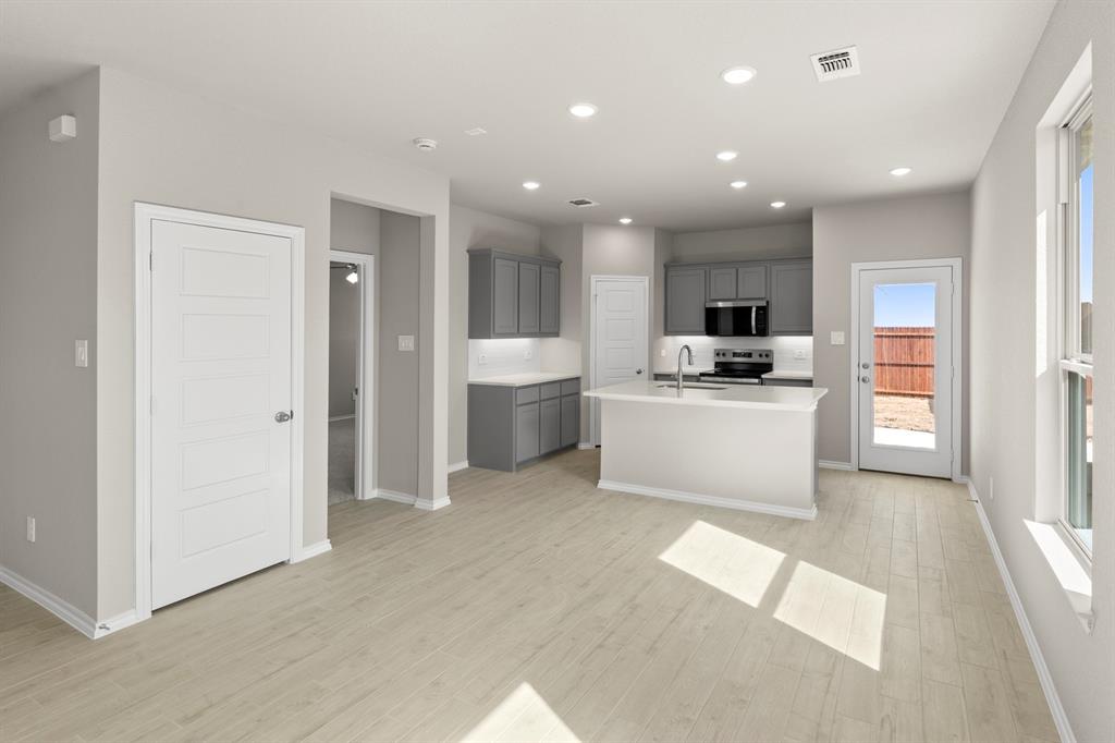 8224 Kingfisher Road Property Photo 12