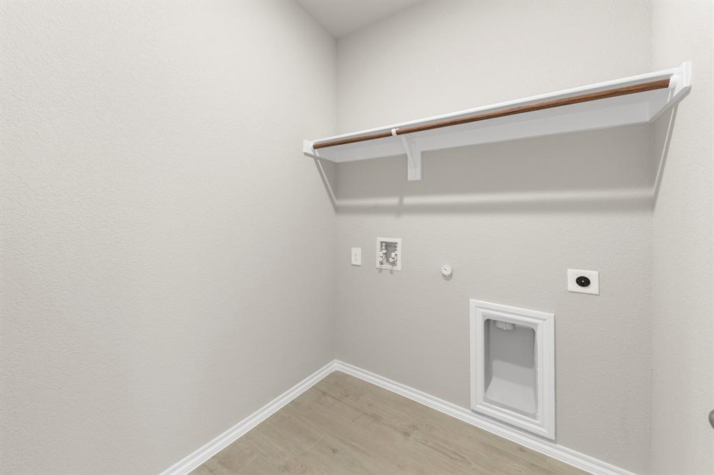 8224 Kingfisher Road Property Photo 14