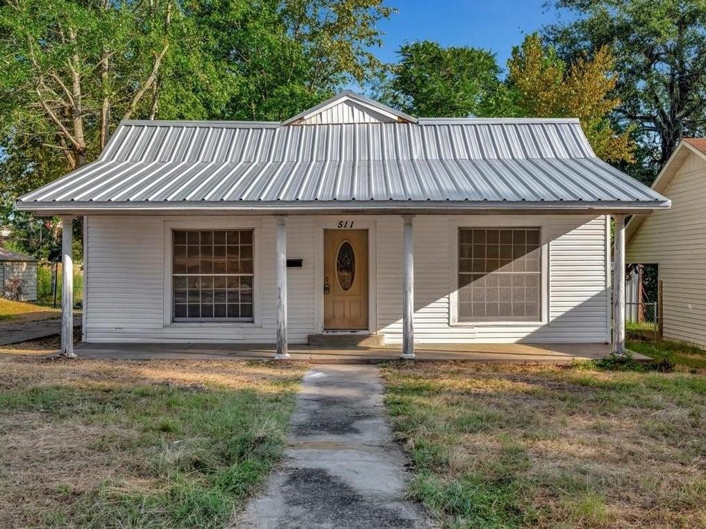 511 Woodlawn Street Property Photo 1