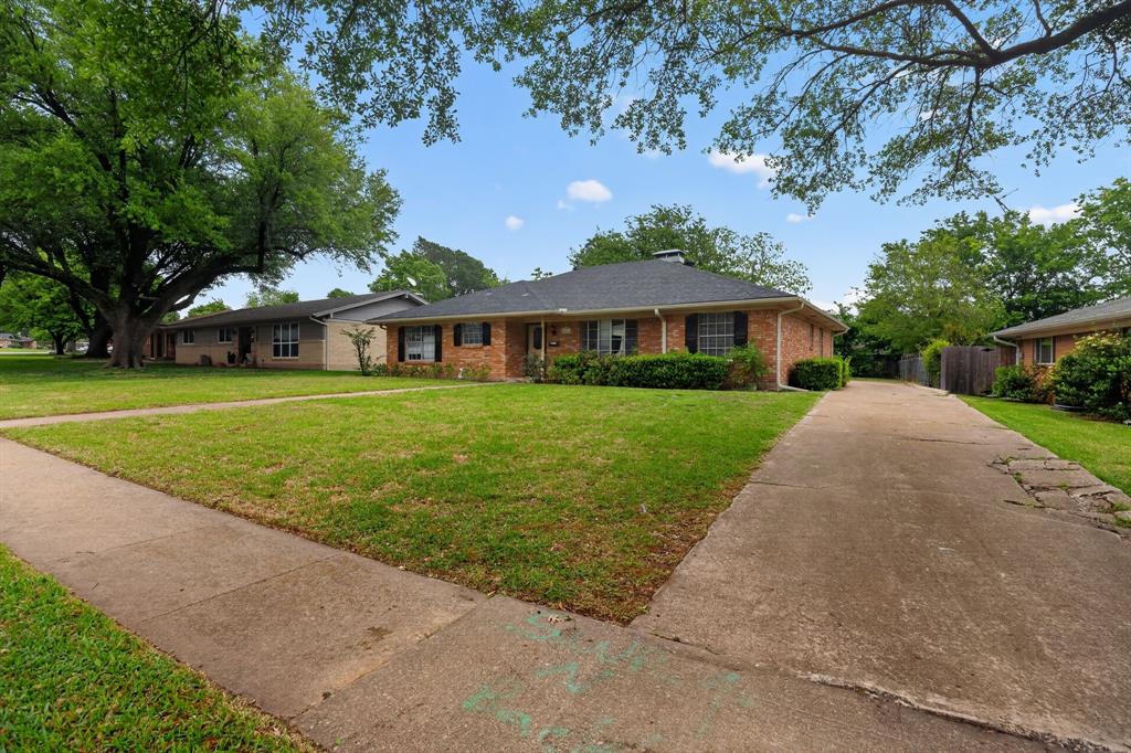 1616 W Shields Drive Property Photo 1