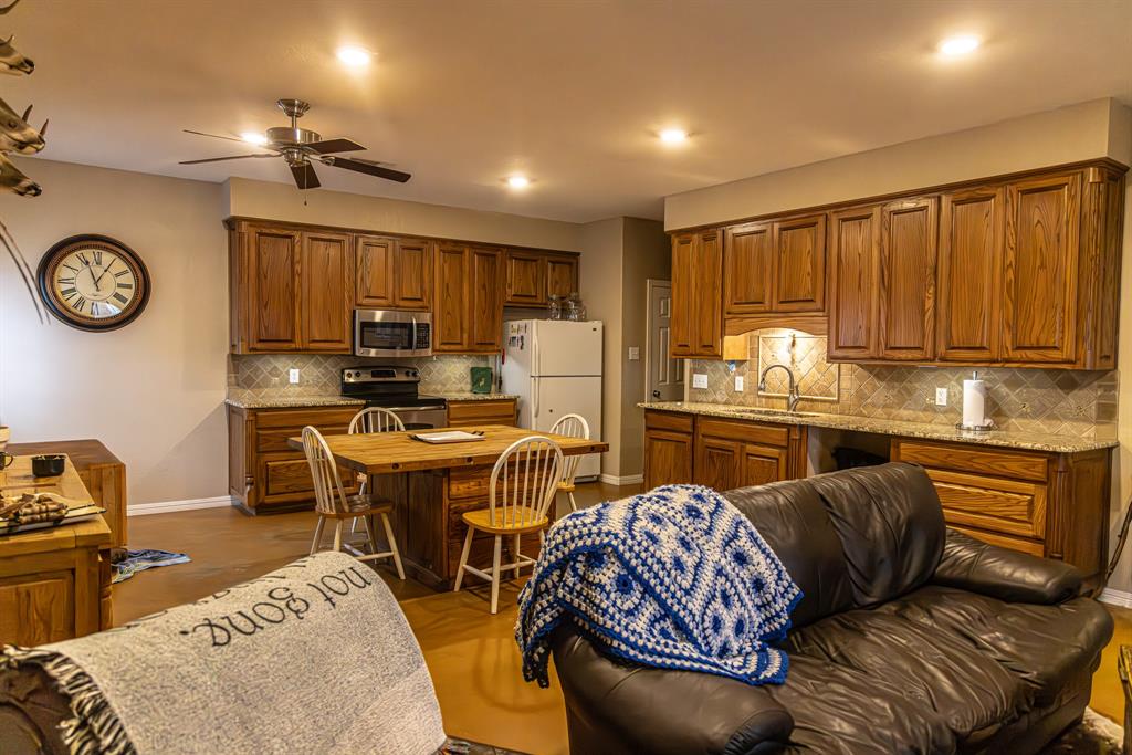 2946 Fm 52 Property Photo 5