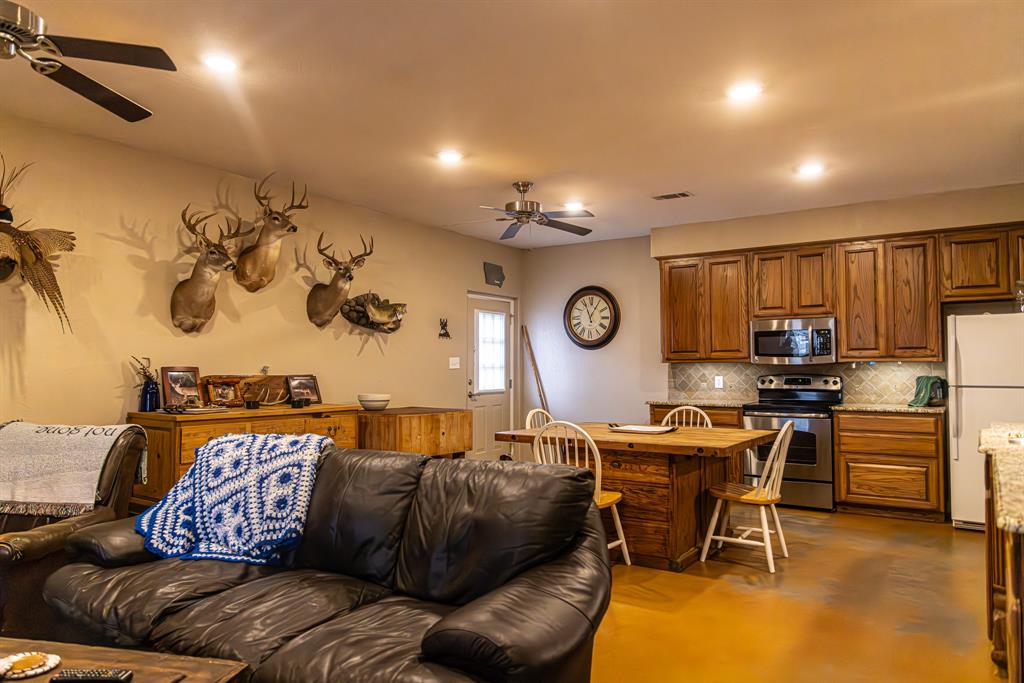 2946 Fm 52 Property Photo 7