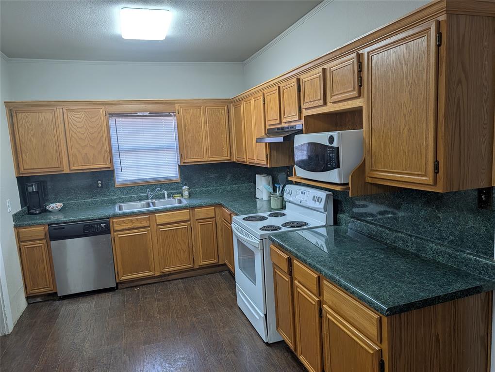 849 Grape Street Property Photo 5