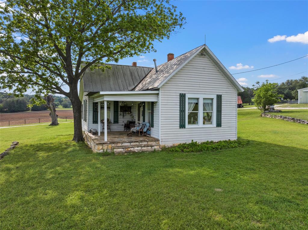 614 County Road 4165 Property Photo 5