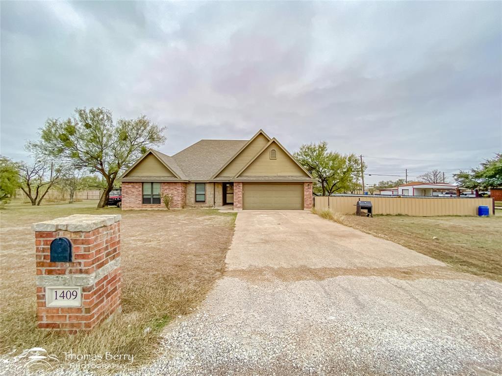 1409 Mesa Drive Property Photo 1