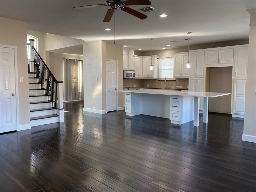 2920 Pinehurst Property Photo 5