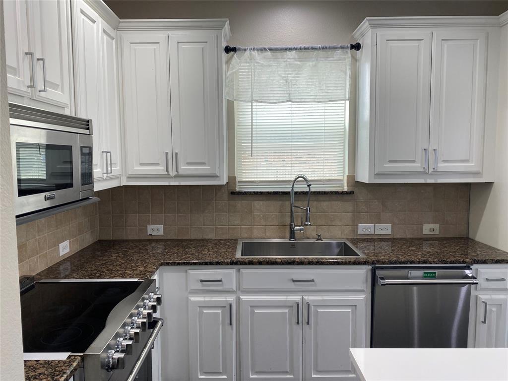 2920 Pinehurst Property Photo 12