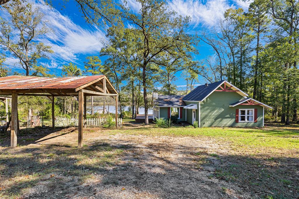 494 N Lake Drive Property Photo 2