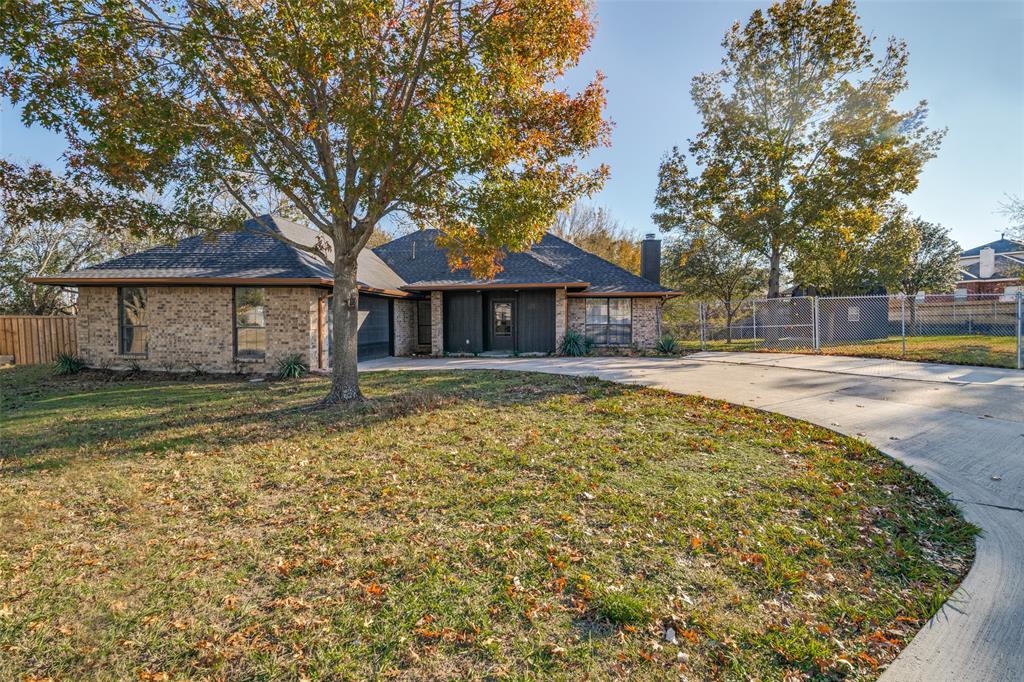 1502 Knob Hill Drive Property Photo 3