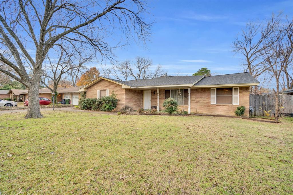 1320 Apache Street Property Photo 5