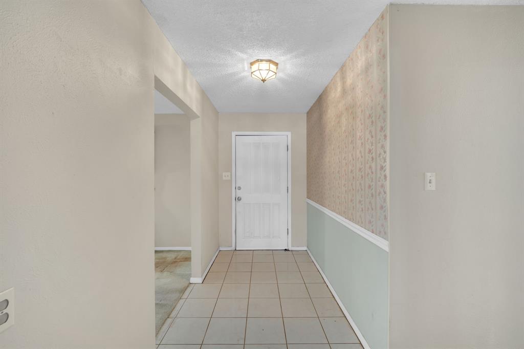 1320 Apache Street Property Photo 6
