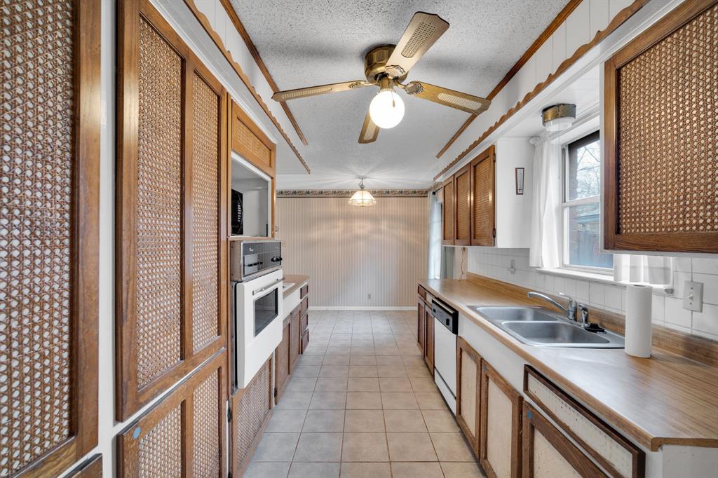 1320 Apache Street Property Photo 9