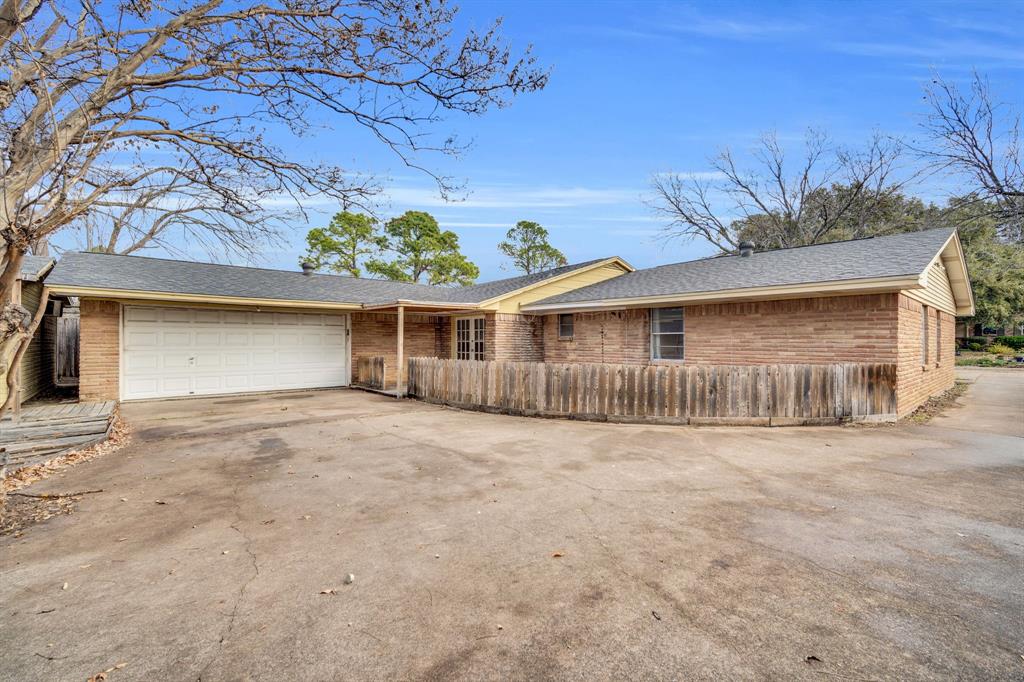1320 Apache Street Property Photo 24