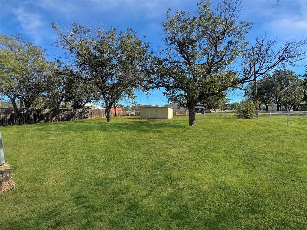 211 Oak Property Photo 5