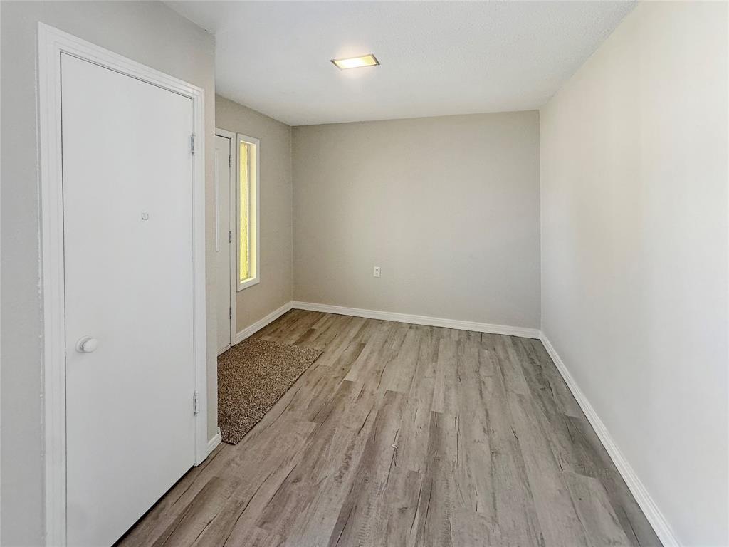 211 Oak Property Photo 6