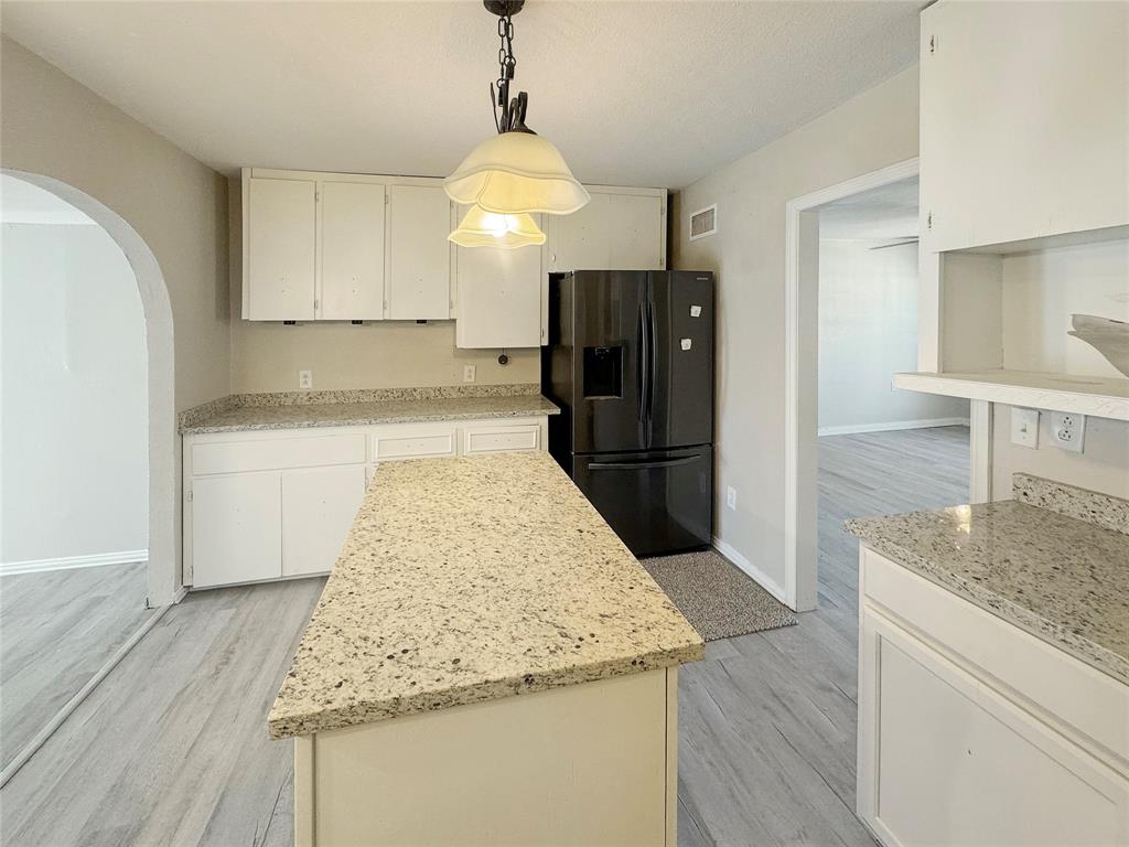 211 Oak Property Photo 9