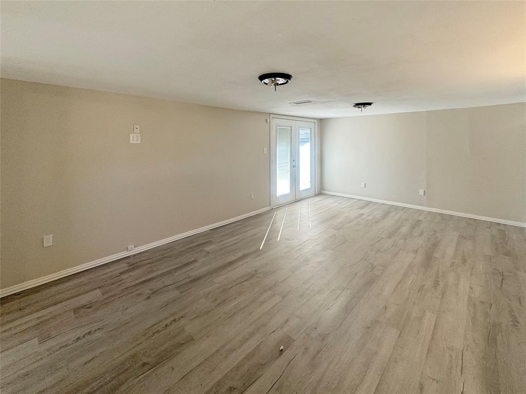 211 Oak Property Photo 10