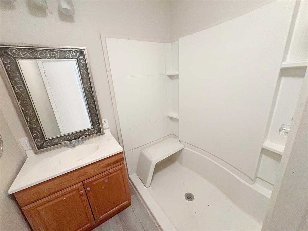 211 Oak Property Photo 15