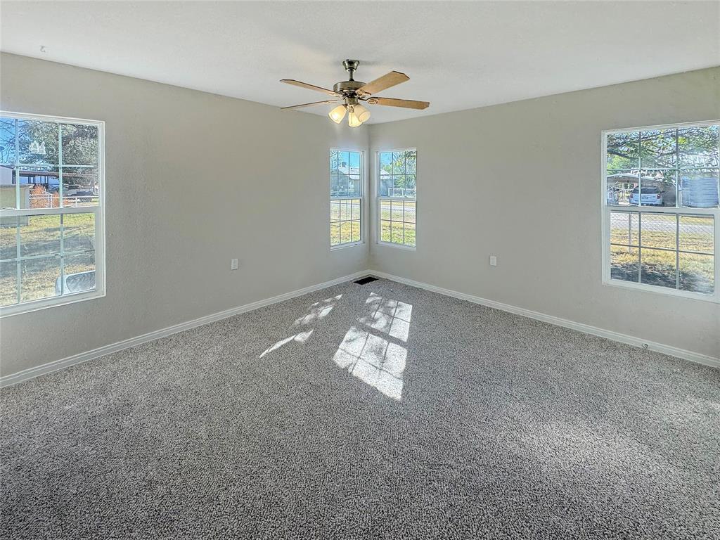 211 Oak Property Photo 17