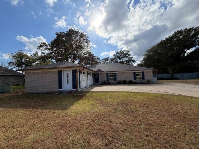 102 Newport Lane Property Photo 1